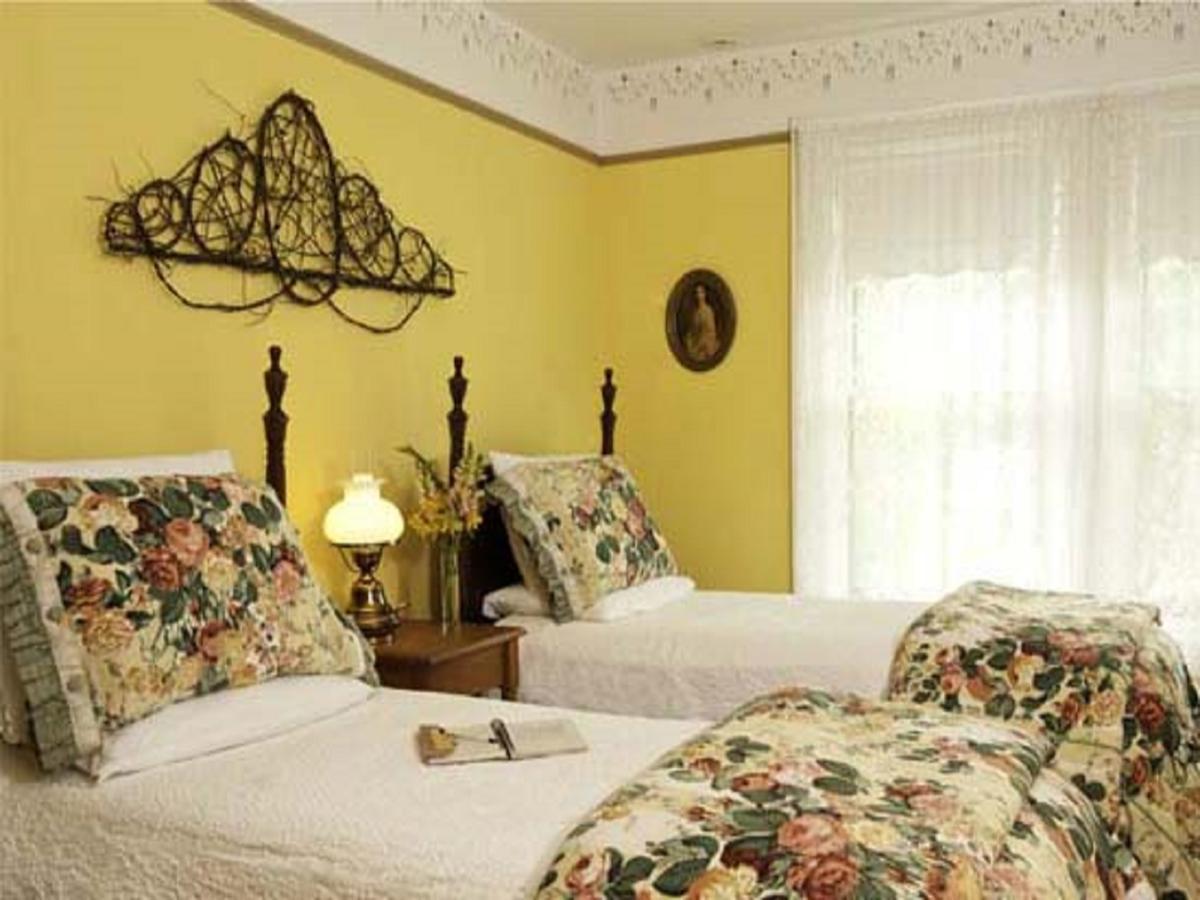 Golden Stage Inn Proctorsville ภายนอก รูปภาพ