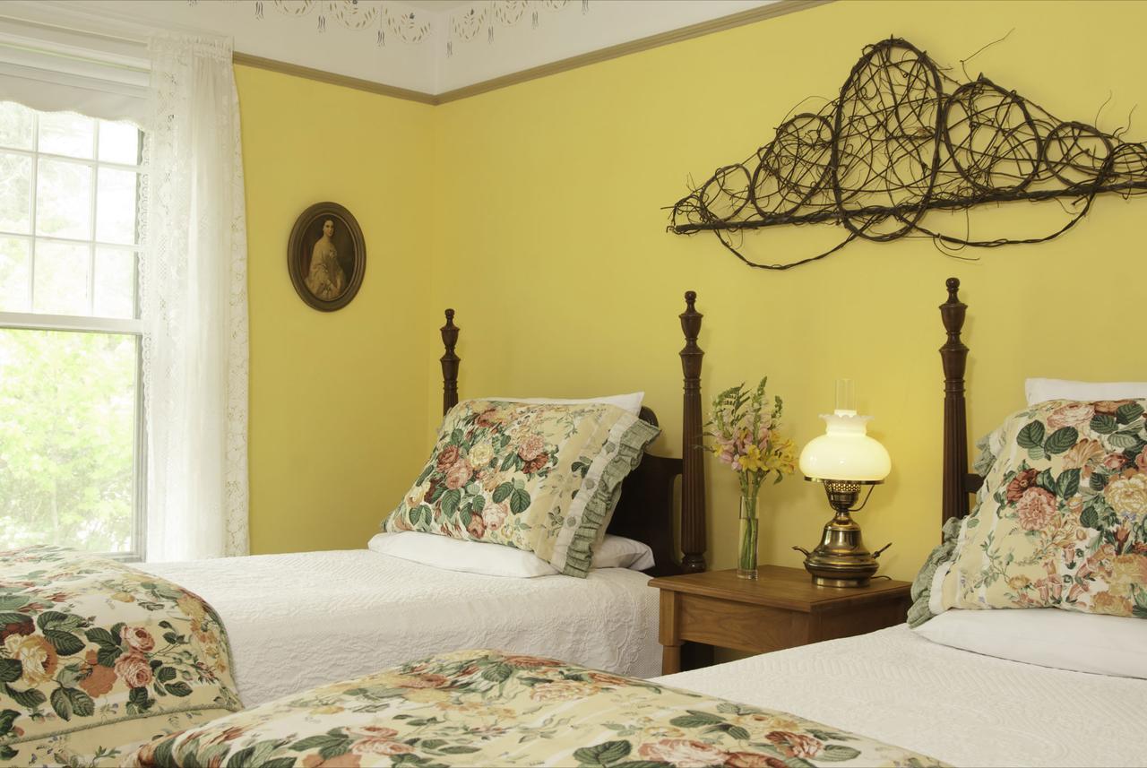 Golden Stage Inn Proctorsville ภายนอก รูปภาพ